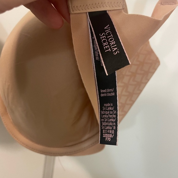 Victoria Secret Bra - Picture 3 of 4